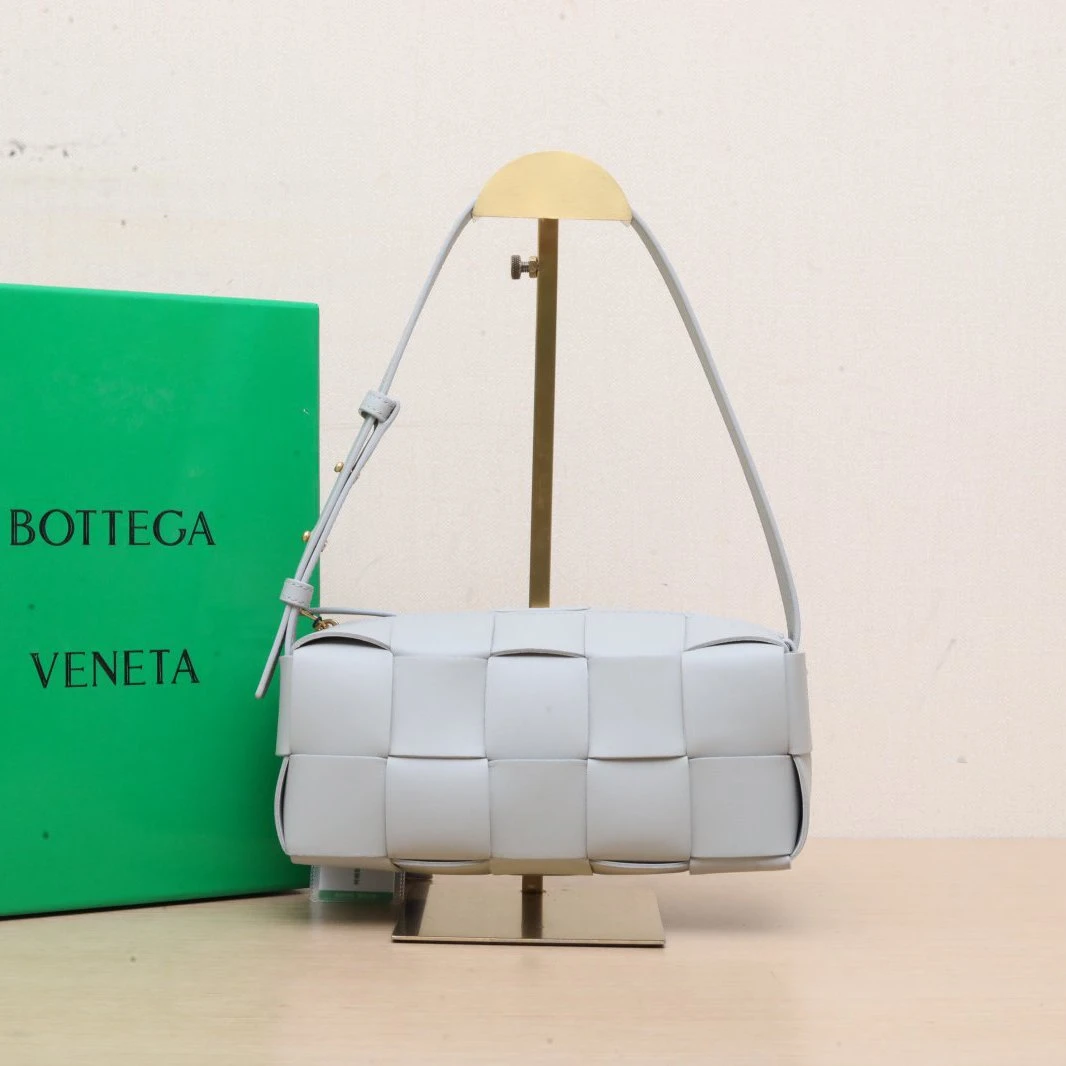 未使用 BOTTEGA VENETA/葆蝶家 小花6枫灰色金扣 Cassette 腋下包