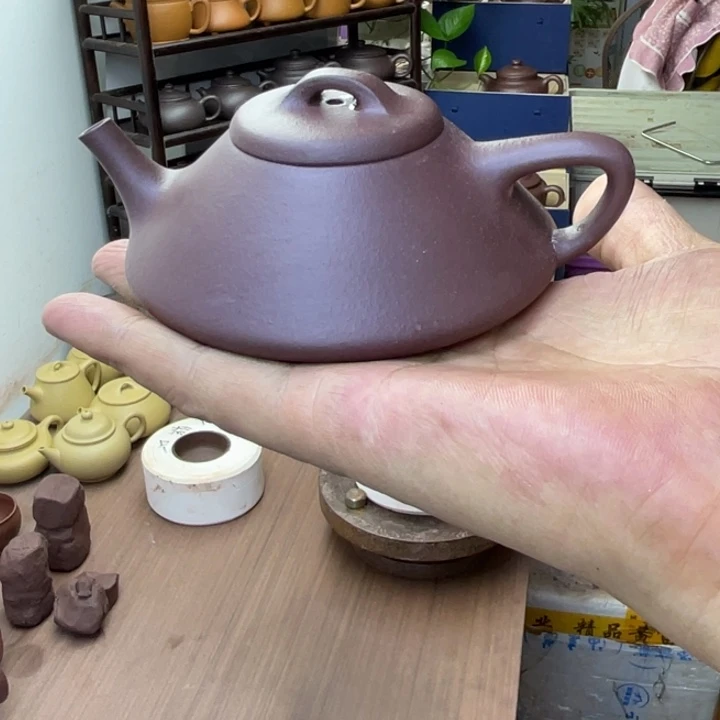 紫砂茶壶紫泥和瓢容量约150毫升
