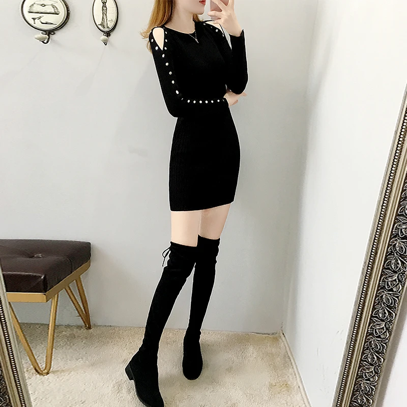 法式小众设计感针织连衣裙女长袖打底秋冬2025新款露肩黑色毛衣裙