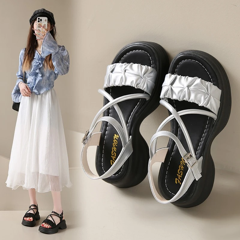 银色高级感厚底凉鞋女2025年夏季小个子小众设计感松糕底百搭显瘦