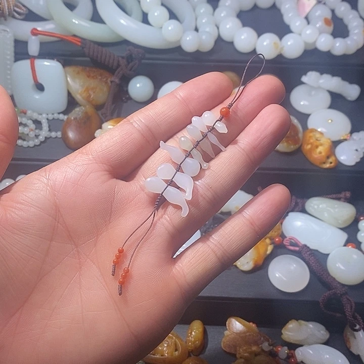 未镶嵌和田玉（糖玉）车挂