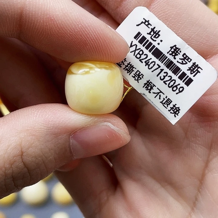 未镶嵌琥珀珠宝奇石13.4*12mm瓷白溶洞 微瑕