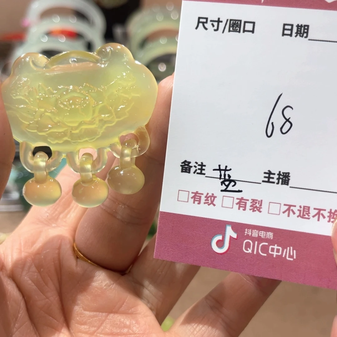 岫玉手镯未镶嵌蓝**?手镯