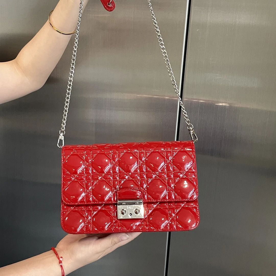 95新 DIOR/迪奥 95新Dior红色漆面woc单肩包