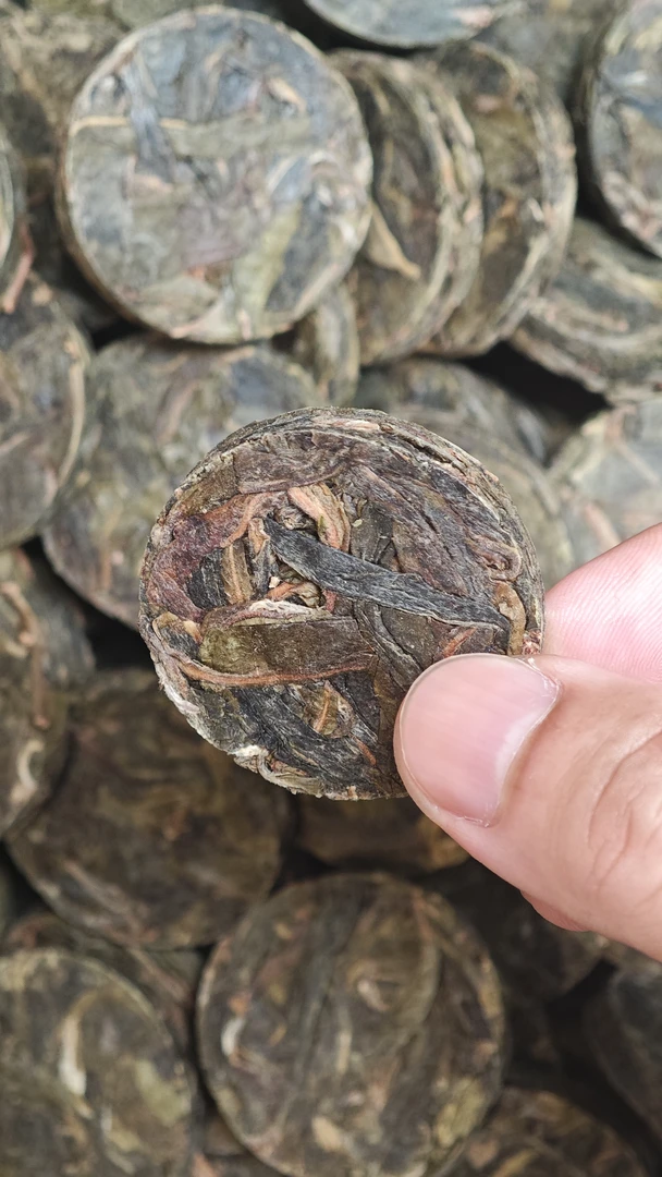 慧德古六汇得2024年古六头春古树黄金叶10片小饼茶