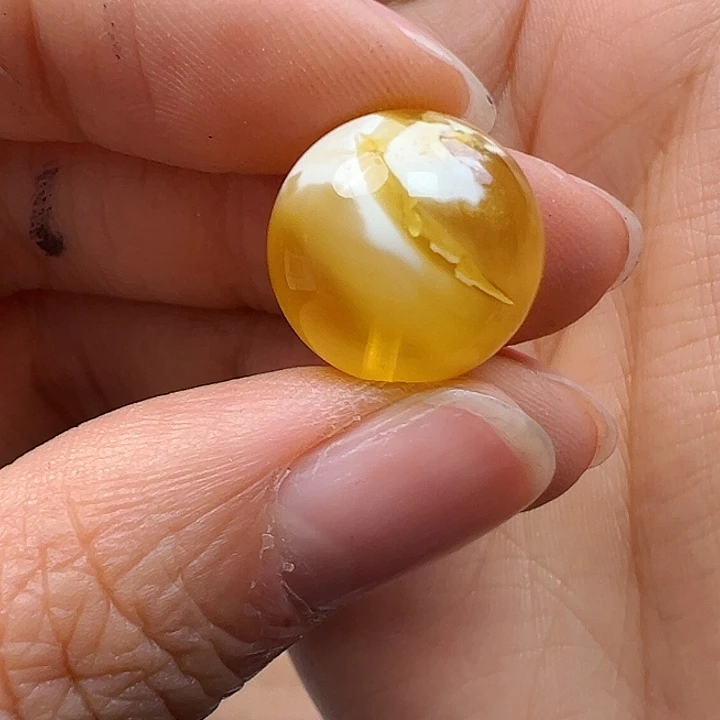 蜜蜡未镶嵌珠宝奇石