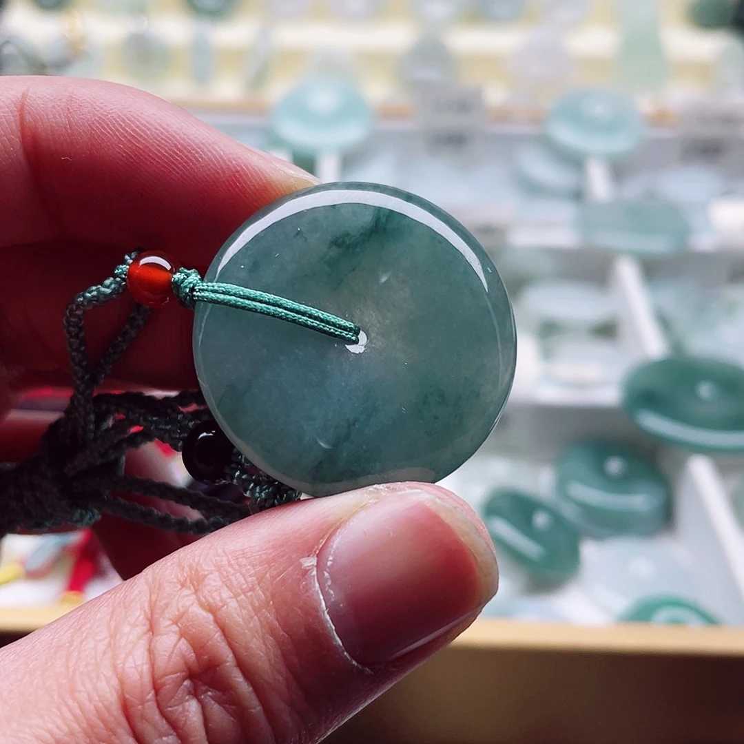 翡翠颈饰未镶嵌天然翡翠