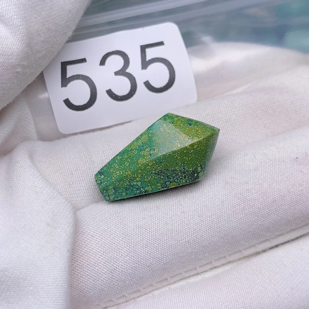 绿松石未镶嵌珠宝半成品