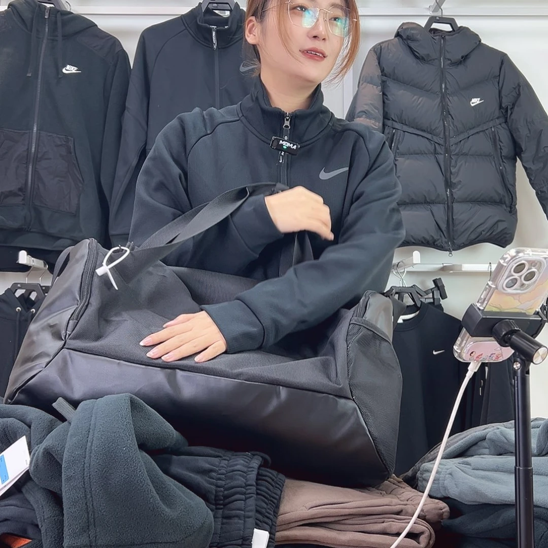 斜挎包黑色不退换