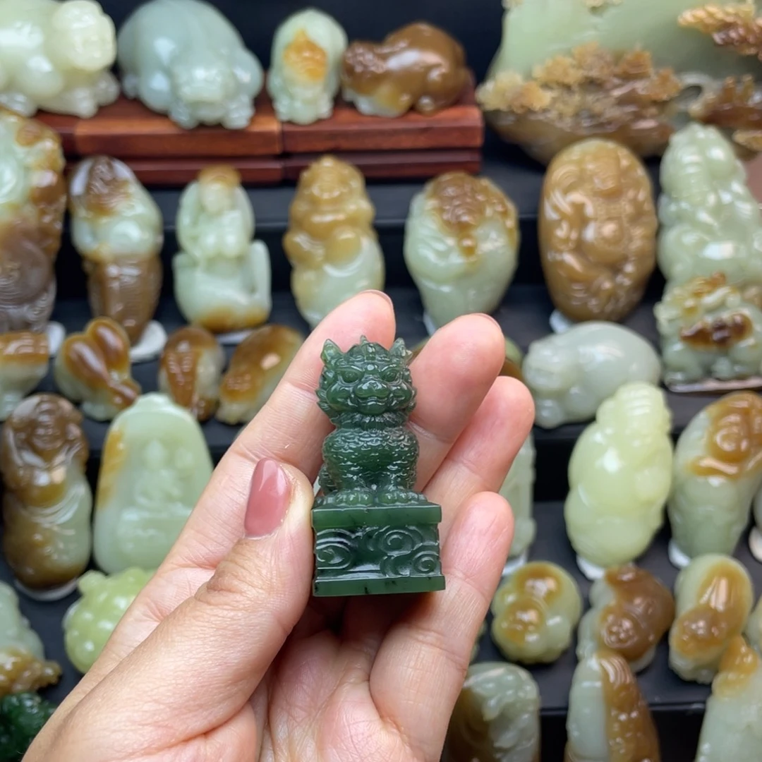 薄***秋和田玉未镶嵌颈饰