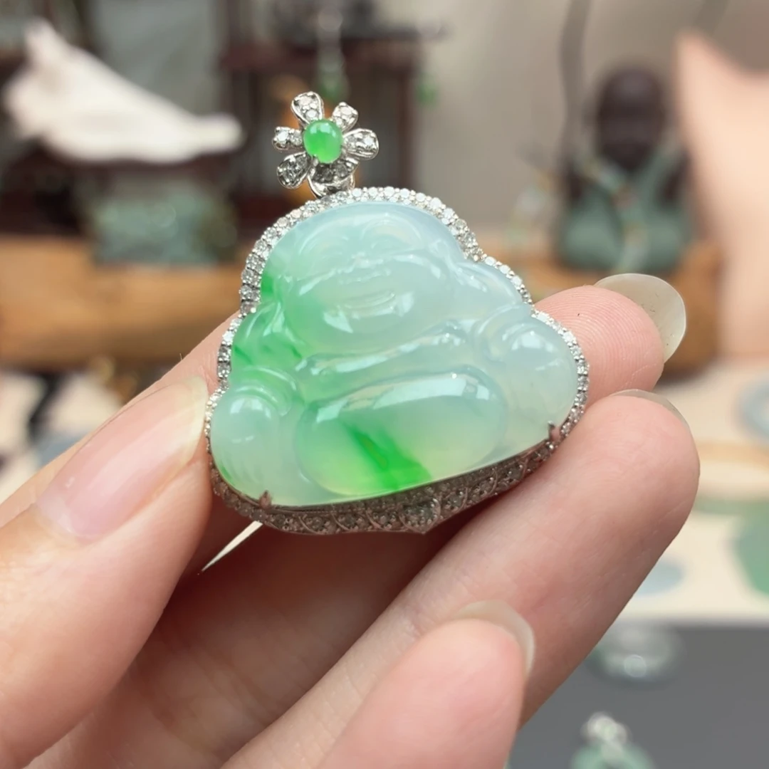 翡翠18K金镶嵌颈饰