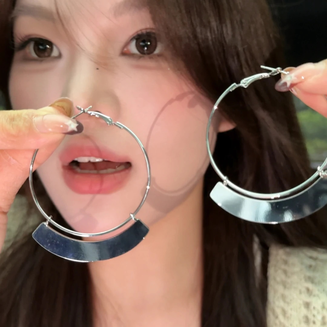 铜合金耳饰 欧美夸张大圆环耳圈轻奢百搭显脸小小众设计感耳饰女