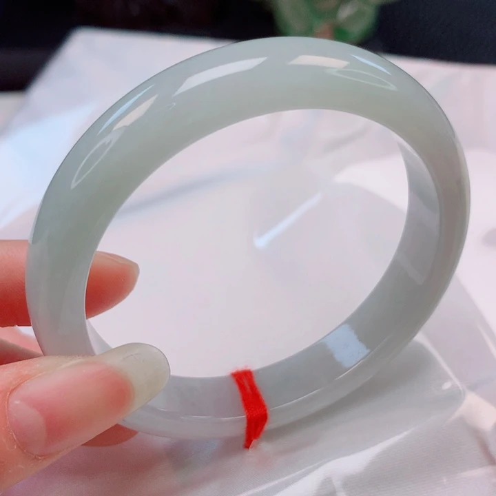 翡翠手镯未镶嵌54圈