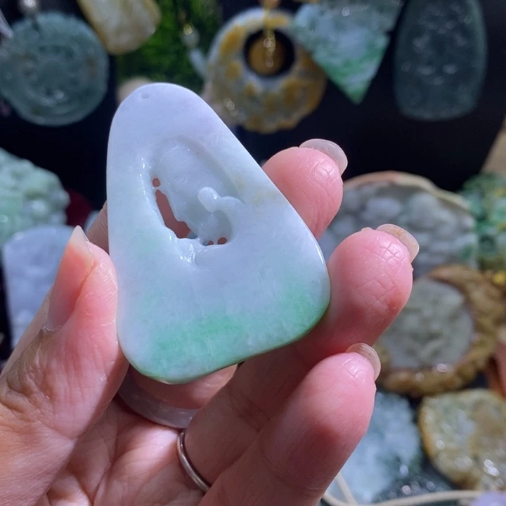 【闪购商品】颈饰未镶嵌翡翠狗