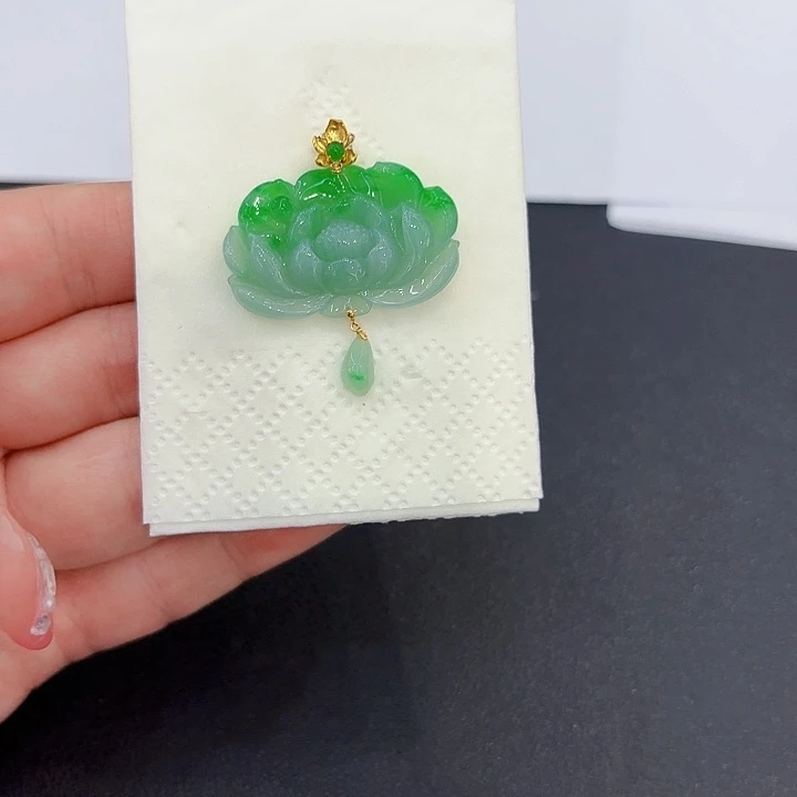 颈饰18K金镶嵌翡翠精品•莲花
