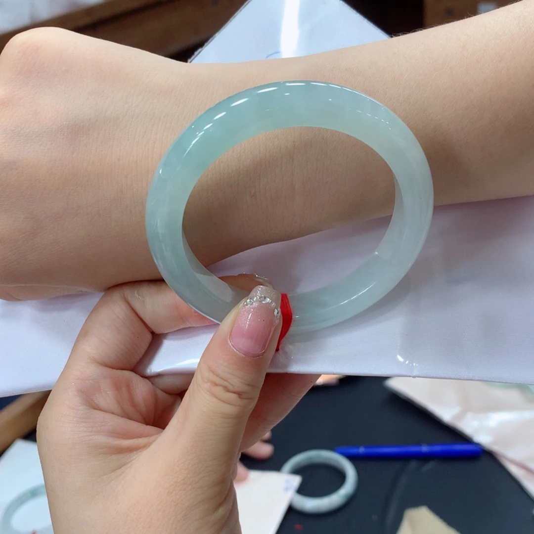 翡翠手镯未镶嵌凝*买断