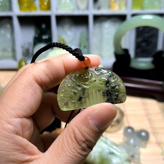 蛇纹石玉合金颈饰