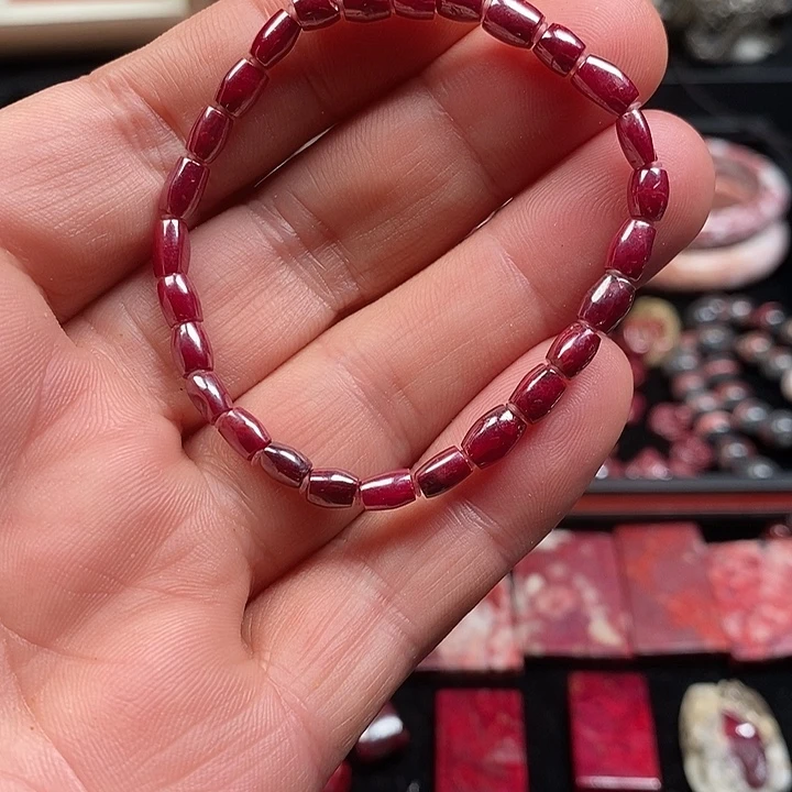 天然辰砂天然朱砂原矿打磨手串