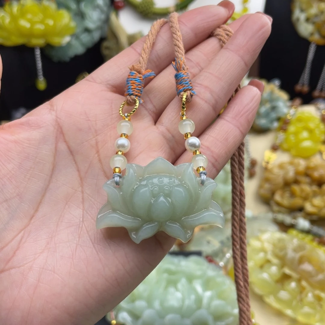 未镶嵌蛇纹石玉颈饰