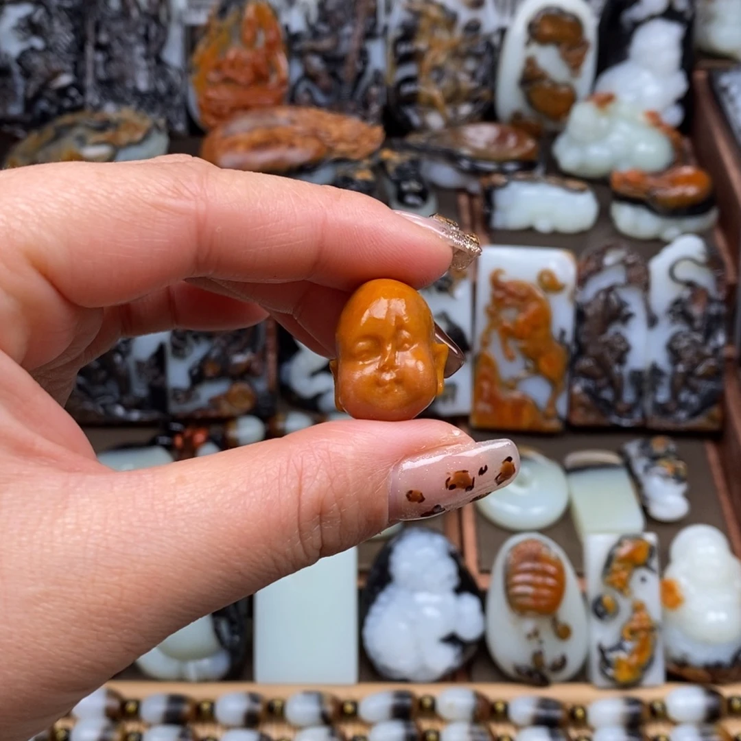 颈饰未镶嵌和田玉