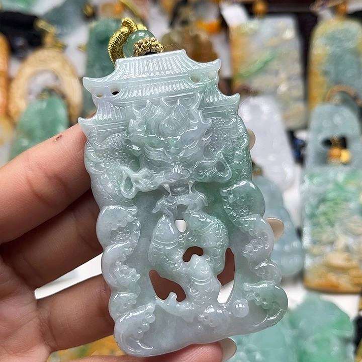 翡翠未镶嵌颈饰龙门