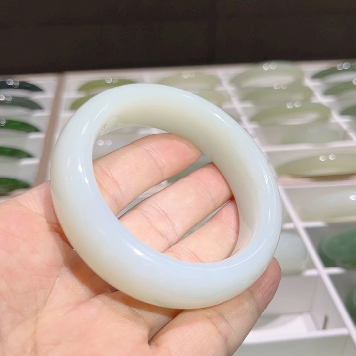 和田玉（白玉）未镶嵌手镯厚重白玉手镯传世之作