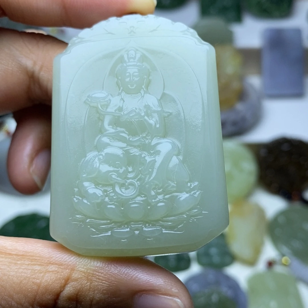 莫***同和田玉未镶嵌颈饰