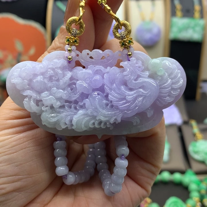 翡翠未镶嵌吊坠(赠链)