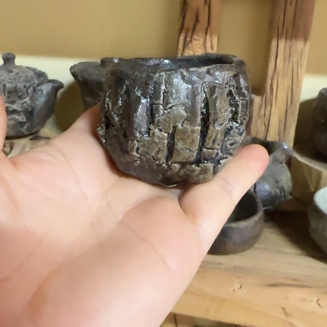 紫砂茶案?**?陈腐陶杯子