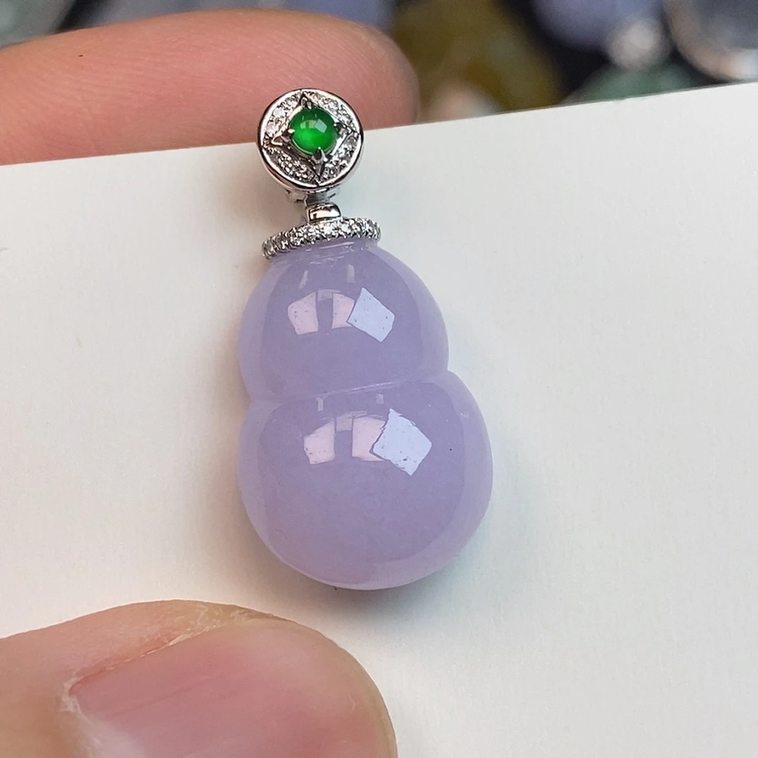 翡翠18K金镶嵌颈饰葫芦