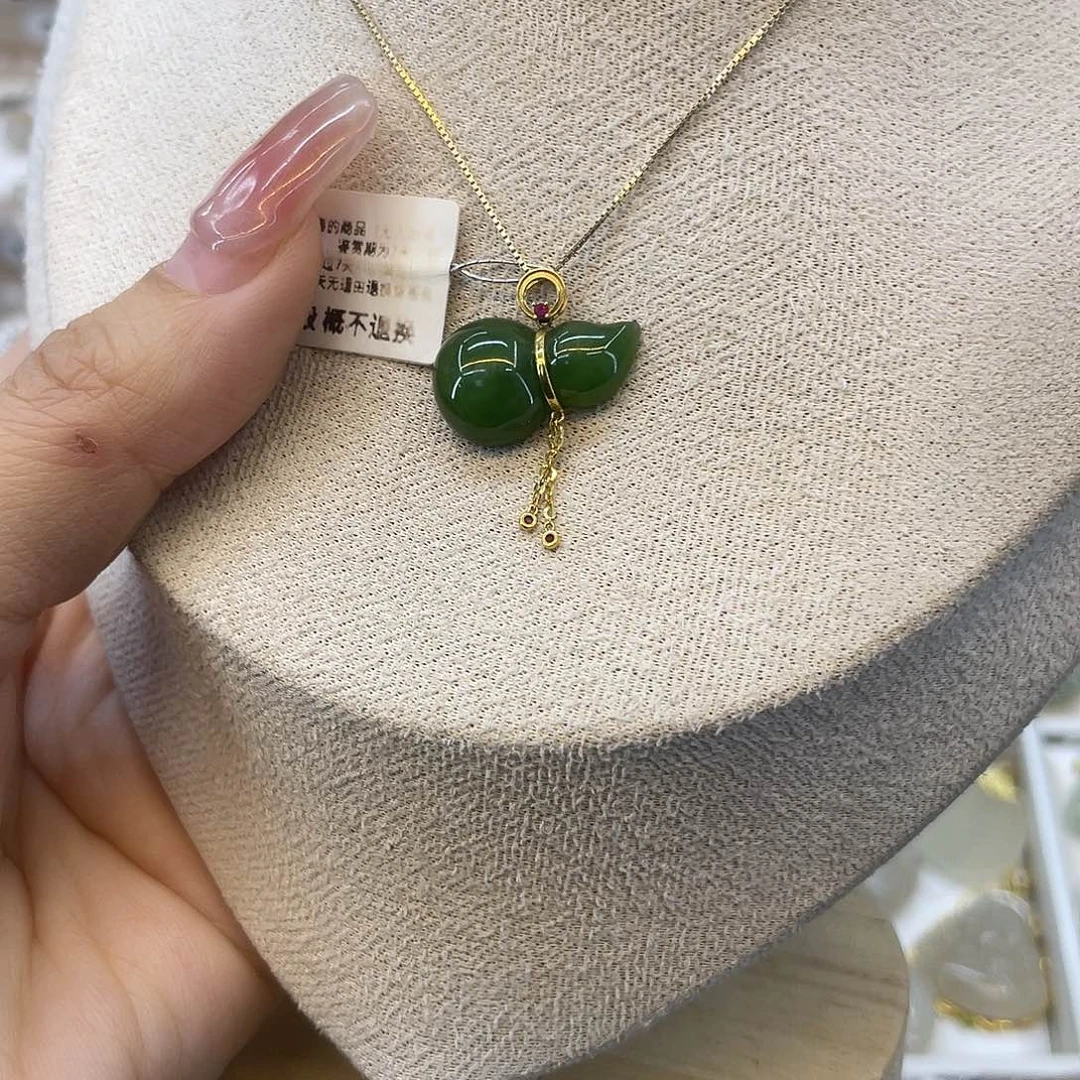 和田玉18K金镶嵌吊坠(赠链)