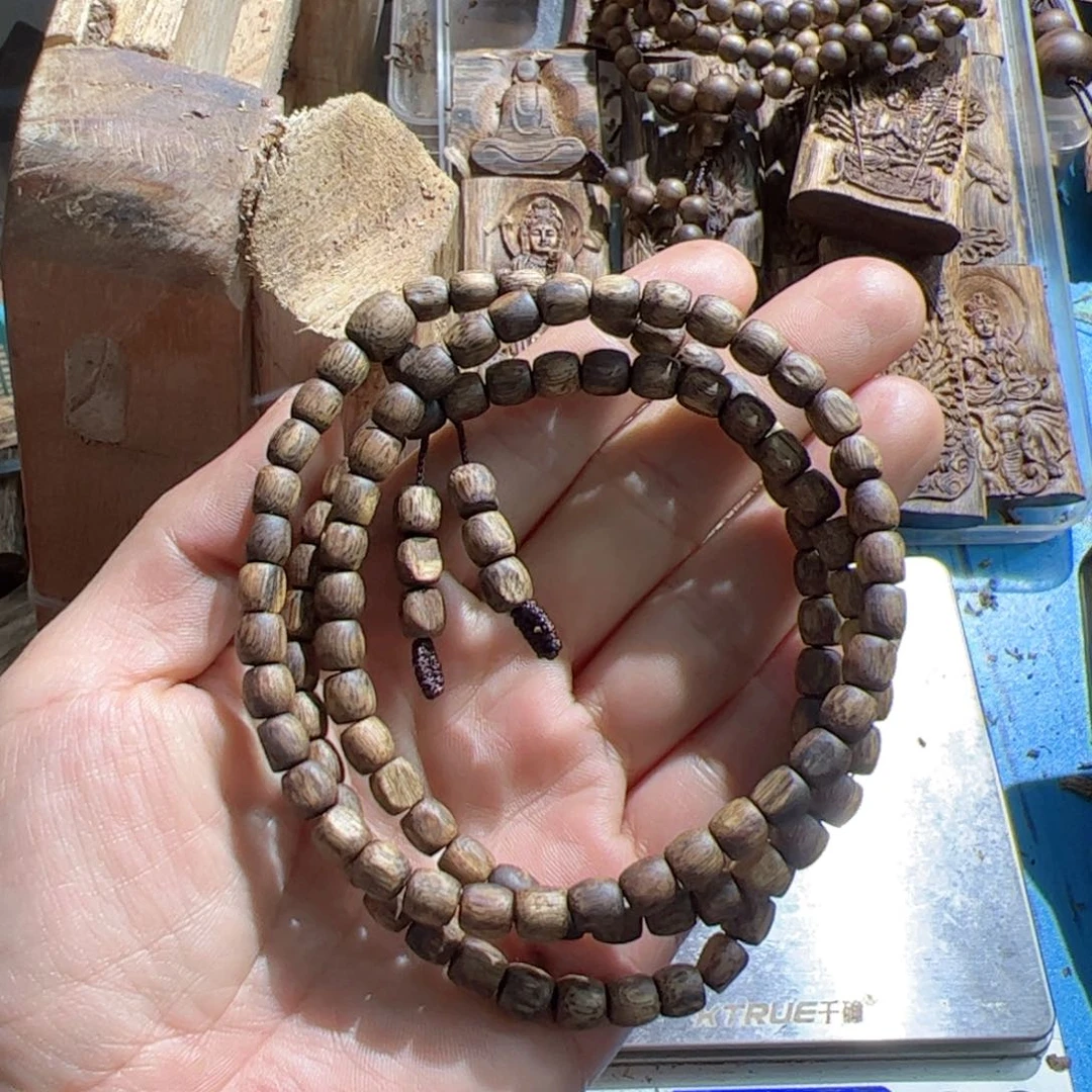 沉香手串乌身桶珠多圈13克+