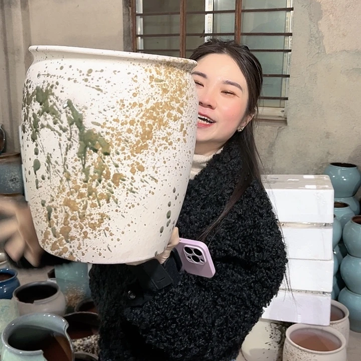 瑕疵口25高30花盆……