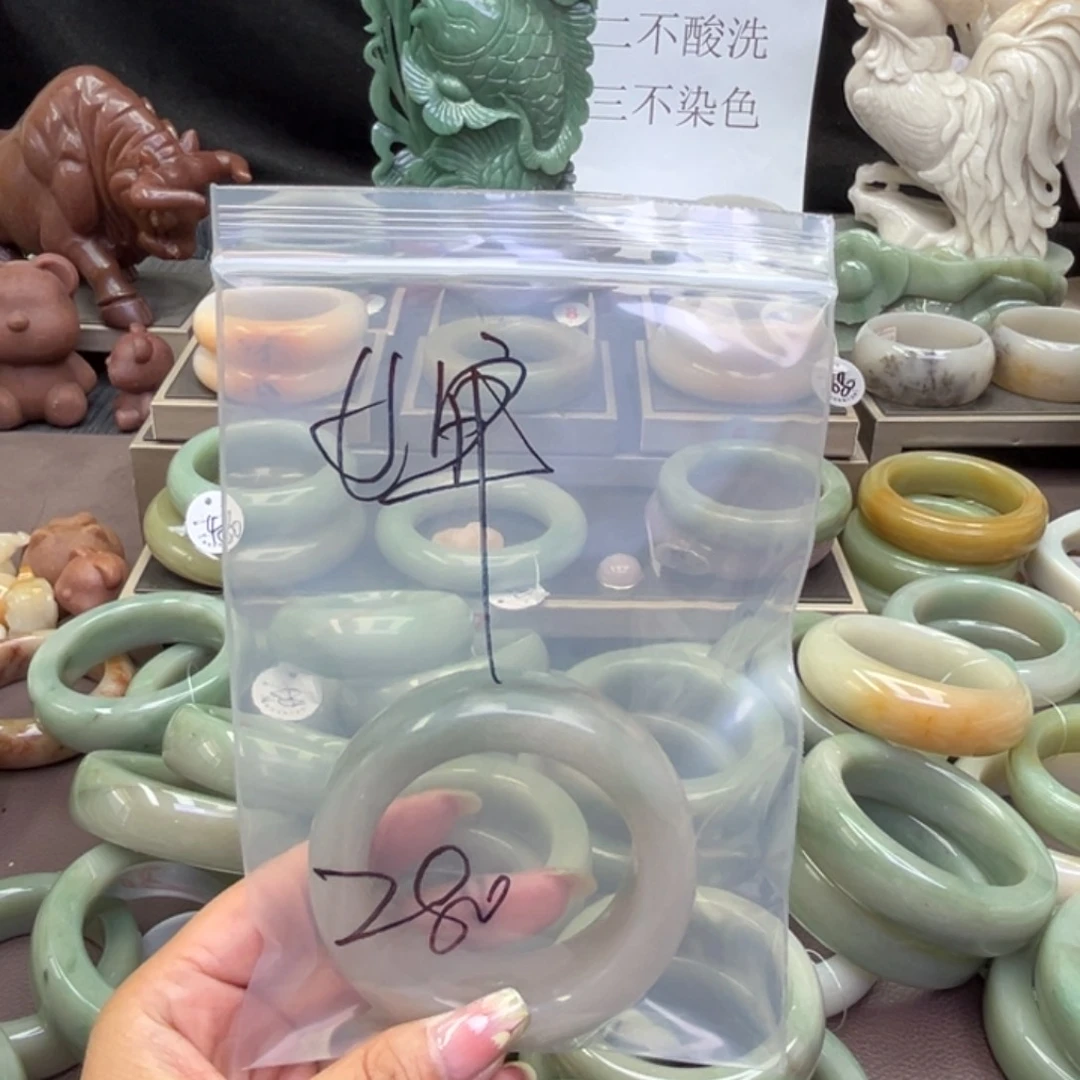 石英质玉手镯未镶嵌@****?