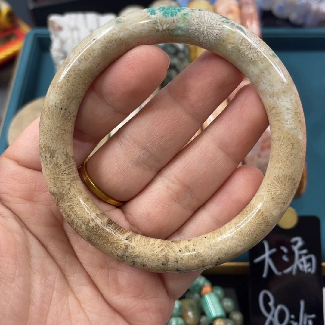 未镶嵌手镯硅化玉