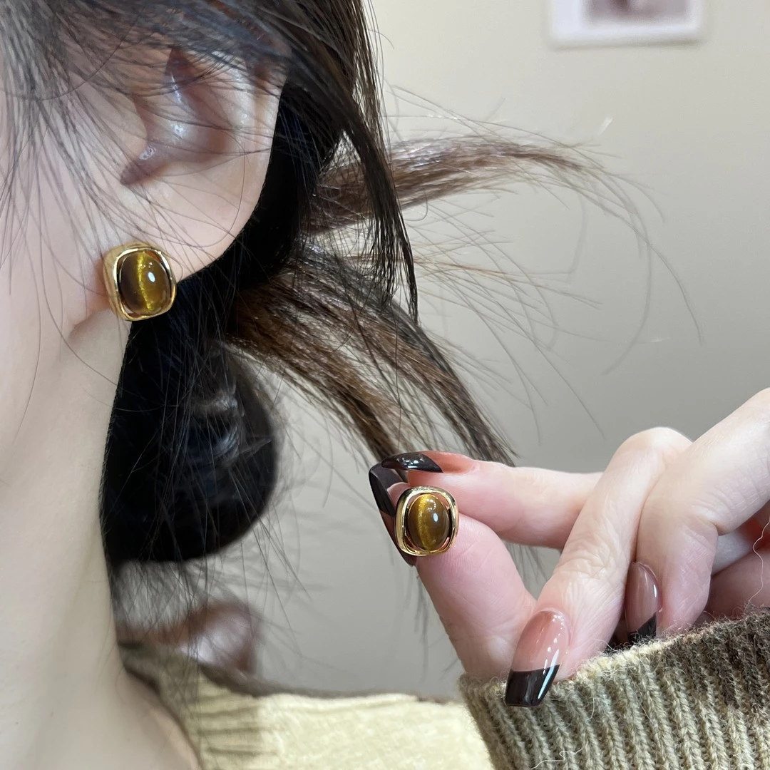 铜合金耳饰 美拉德猫猫石耳钉轻奢简约高级百搭耳环耳饰法式小众