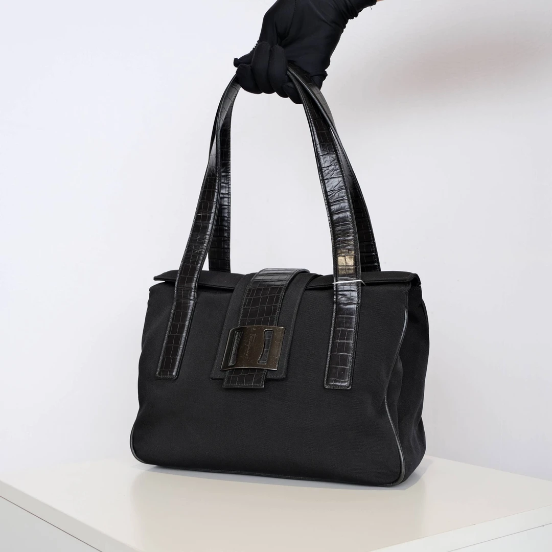 95新 FERRAGAMO/菲拉格慕 二手黑色拼皮手提包W72826