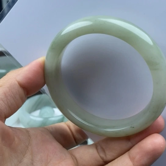 未镶嵌手镯石英质玉（金丝玉）