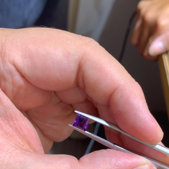 笔搁紫晶未镶嵌裸石1克拉左右