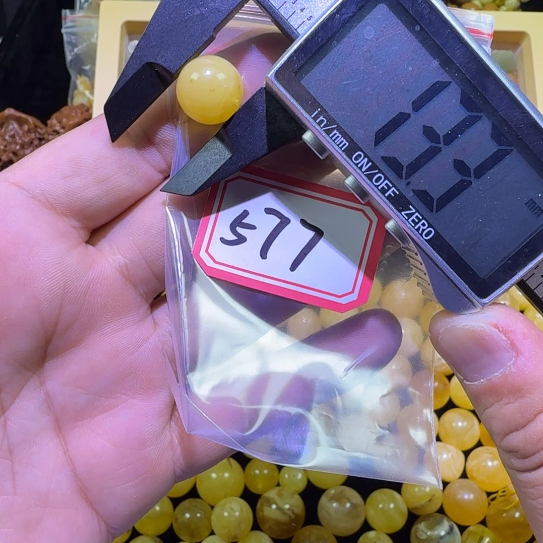 蜜蜡未镶嵌珠宝奇石