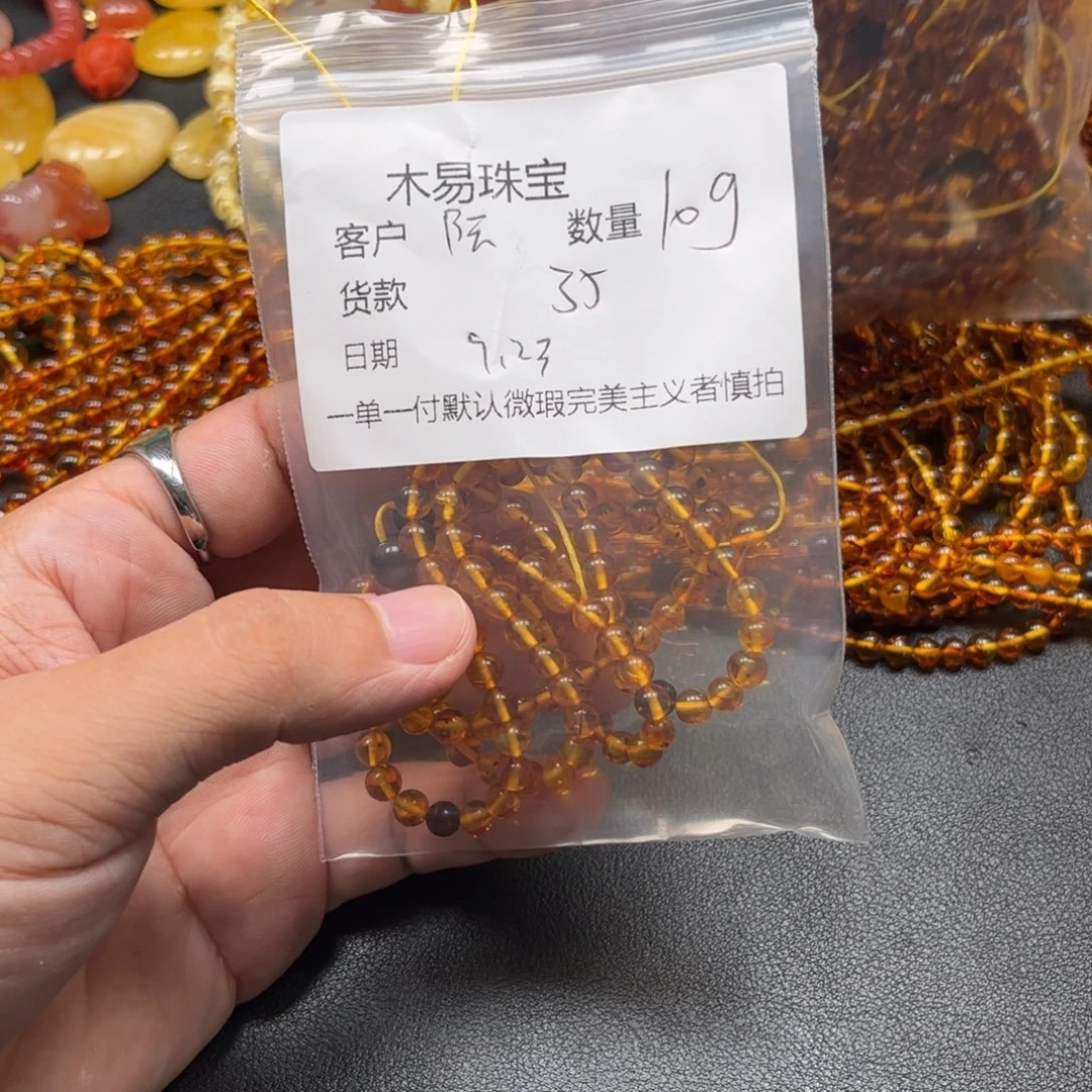 阮***芯未镶嵌配饰南红玛瑙