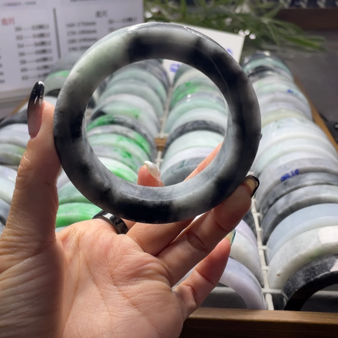 定制翡翠未镶嵌翡翠手镯
