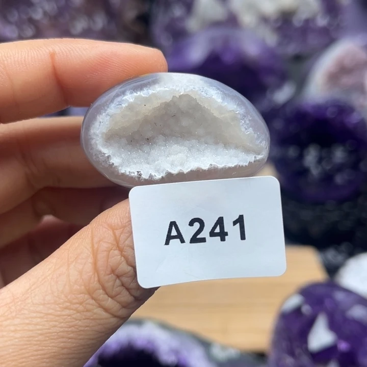 未镶嵌水晶大型摆件（非配饰）