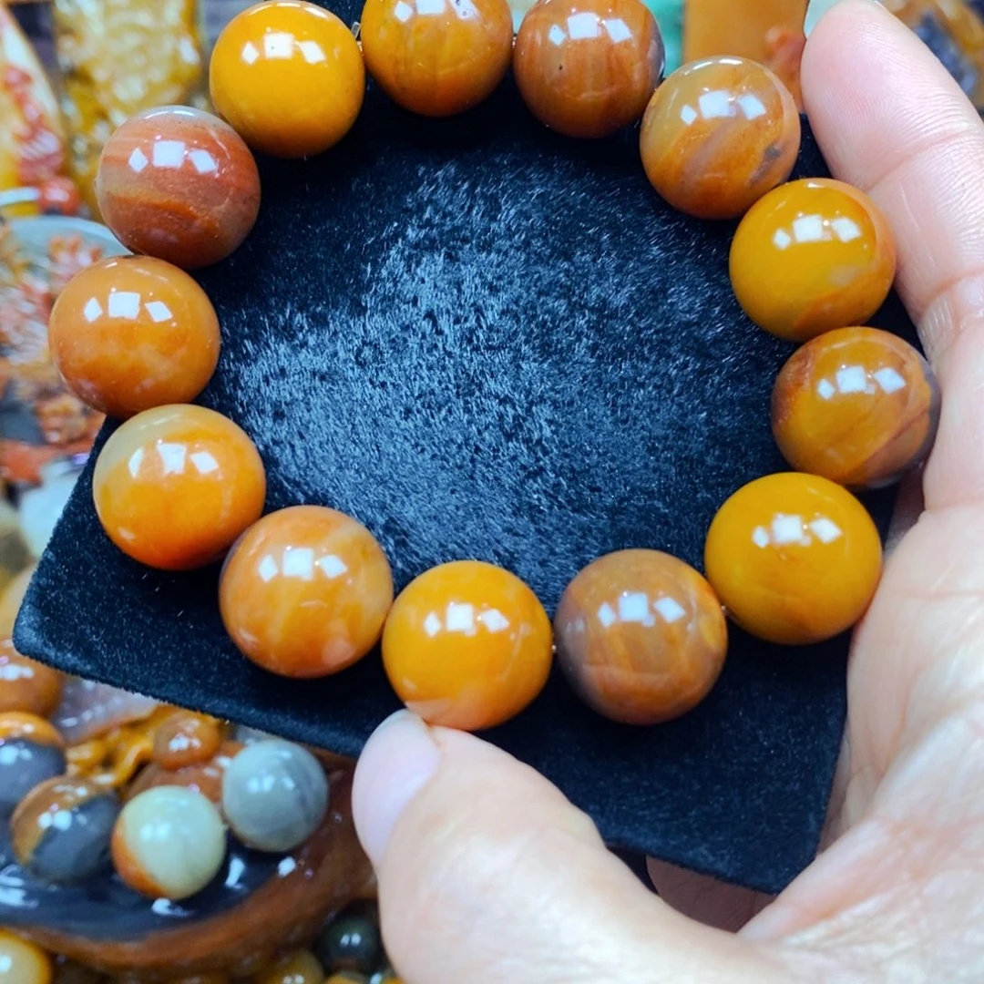 未镶嵌石英质玉（黄龙玉）颈饰