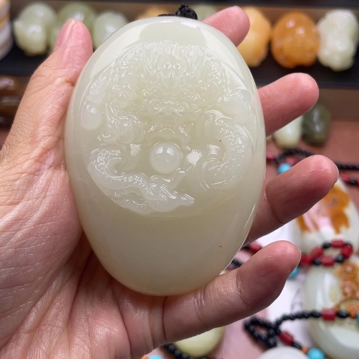 罗***发石材古青石手把件