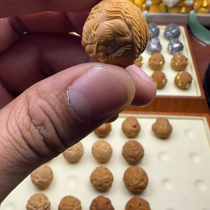 纯手工猴头雕刻宙斯