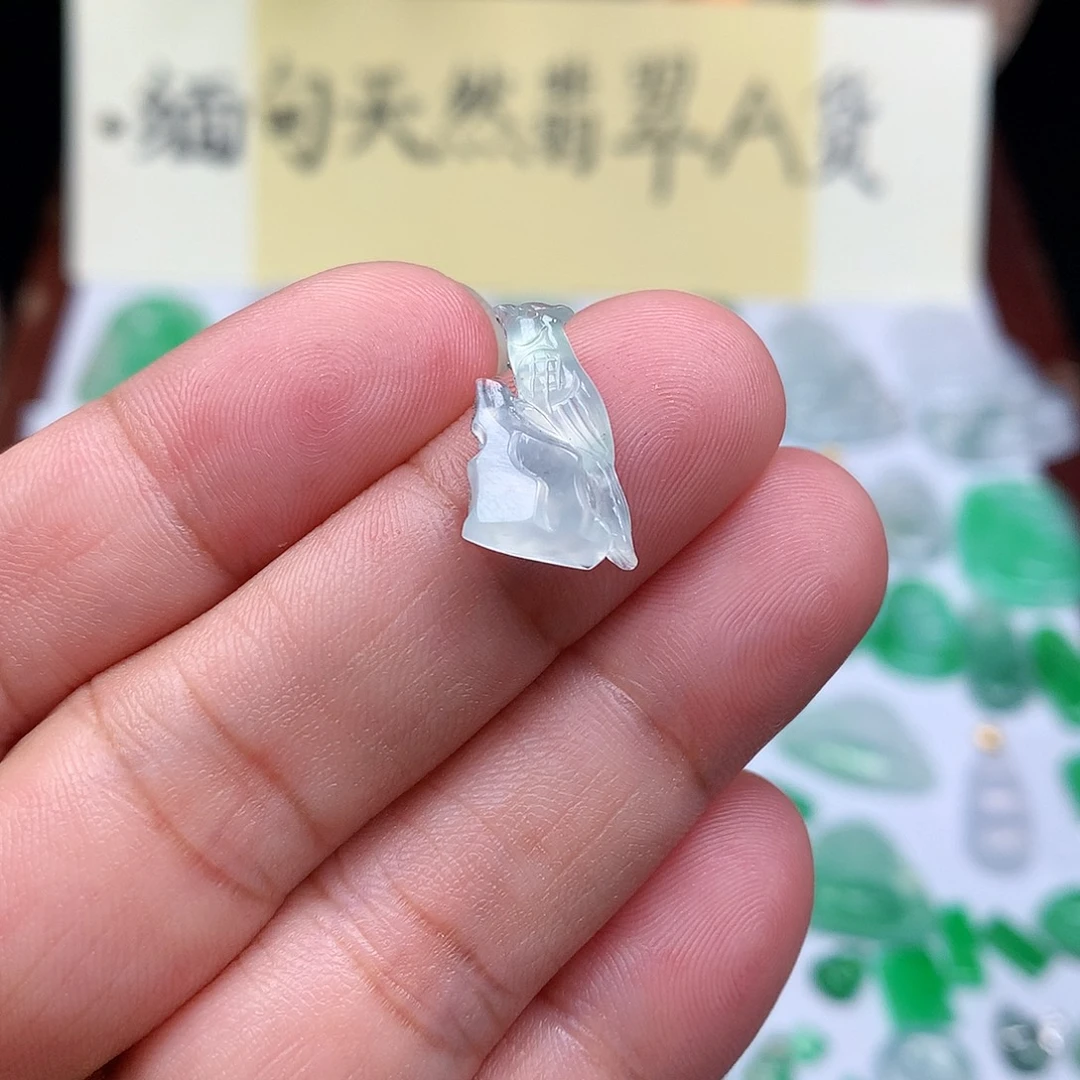 翡翠裸石缅甸天然A货翡翠冰种喜上眉梢