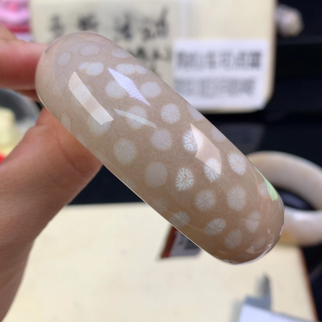 硅化珊瑚（珊瑚玉）未镶嵌颈饰五折手镯56.4圈（20号）