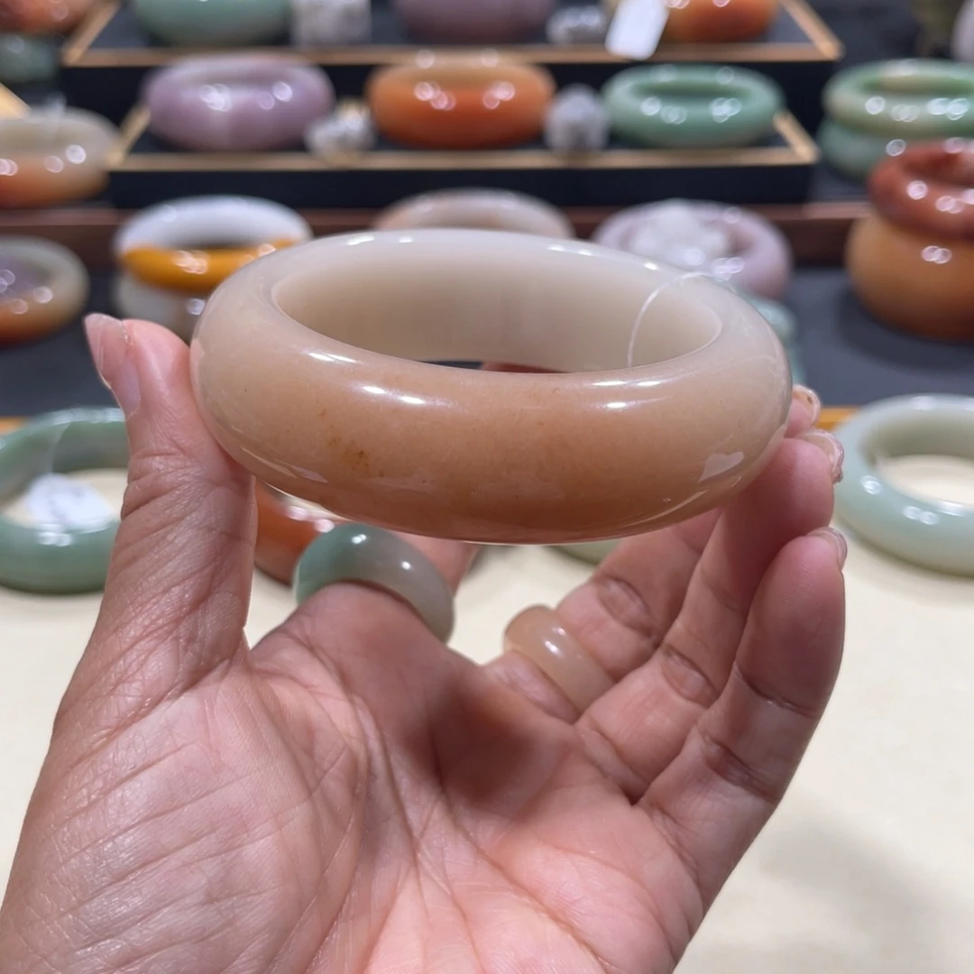 未镶嵌手镯石英岩玉