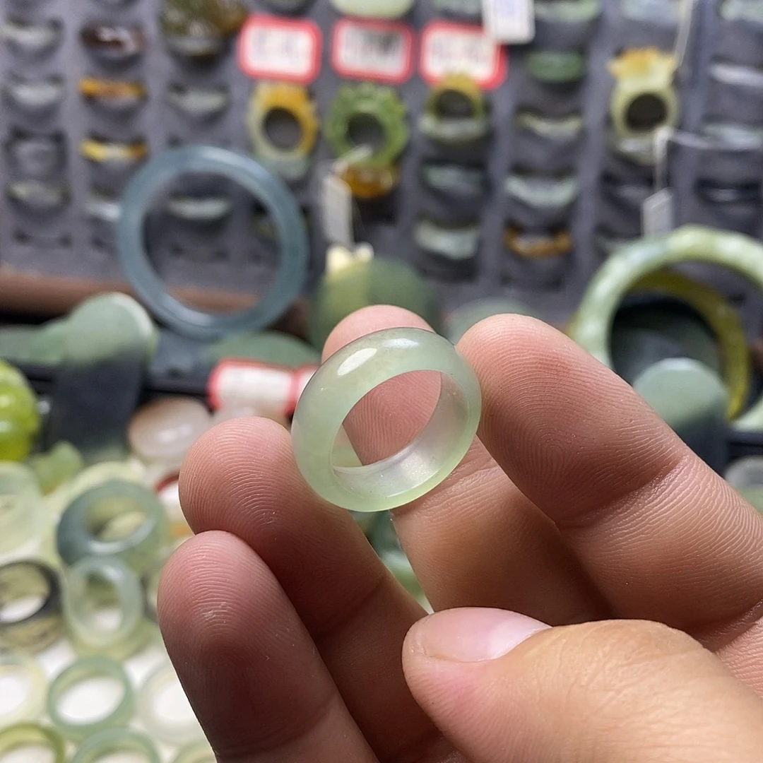 未镶嵌蛇纹石玉戒指